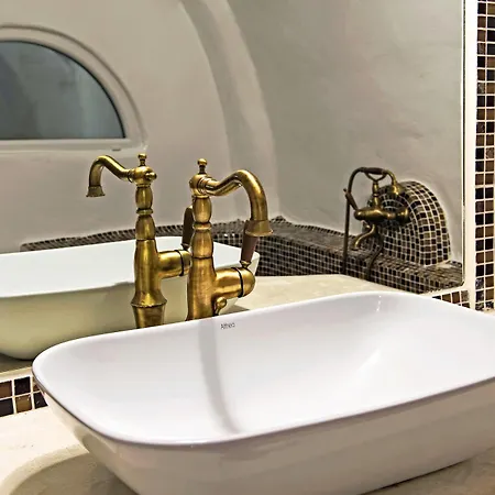 Revelis & Canava Apartment Fira (Santorini)