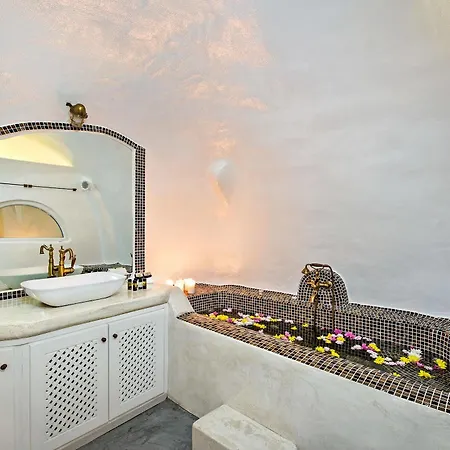 Revelis & Canava Apartment Fira (Santorini)