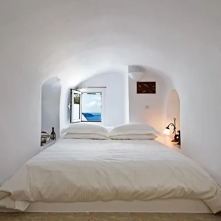 Revelis & Canava Apartment Fira (Santorini)