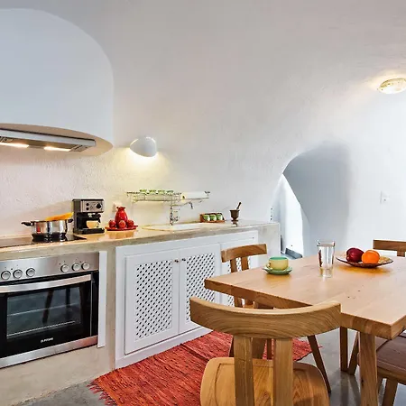 Revelis & Canava Apartment *